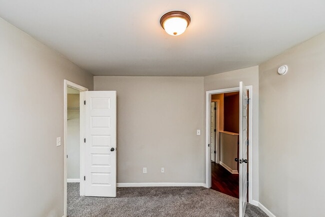 Building Photo - 246 Verrazano Pl