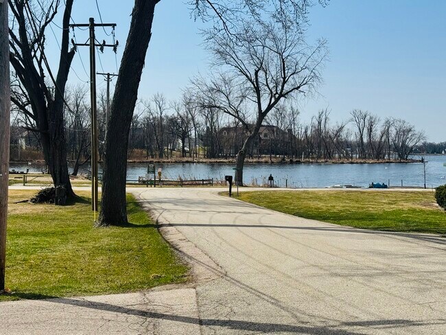 Building Photo - 42129 N 2nd Ave