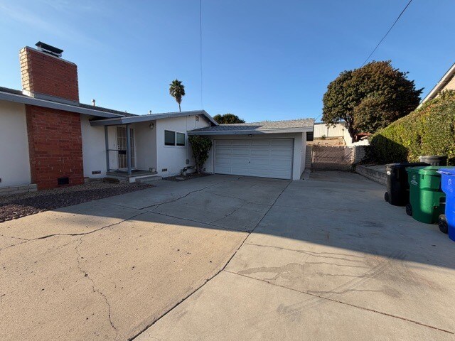 Building Photo - 6322 Clyde Ave