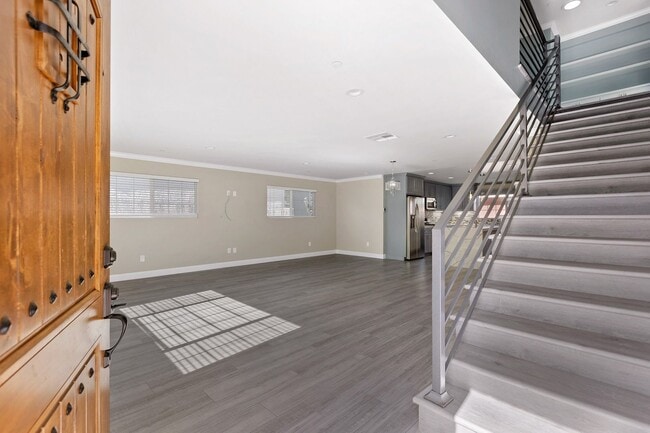 Building Photo - 2216 N Frederic St