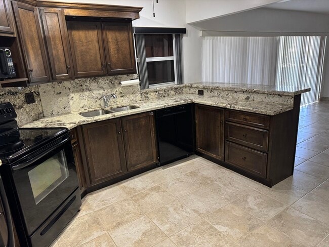 Building Photo - 3 Greenway Village N