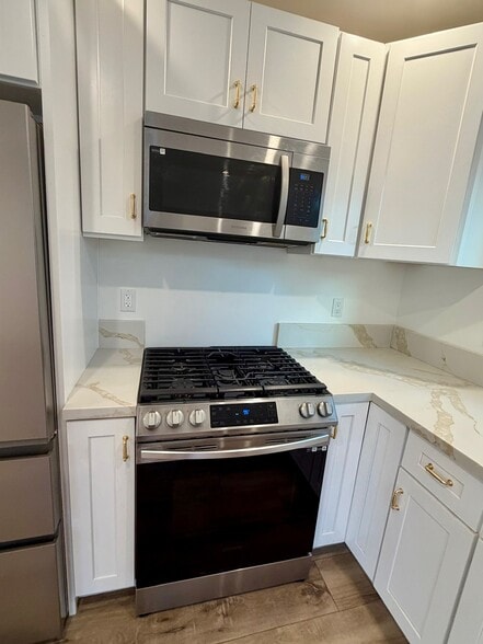 Building Photo - 1144 E Wilson Ave