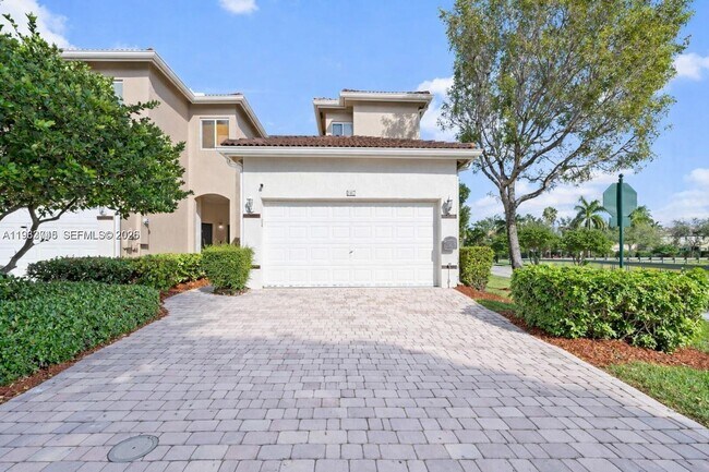 Building Photo - 2467 SE 19th St