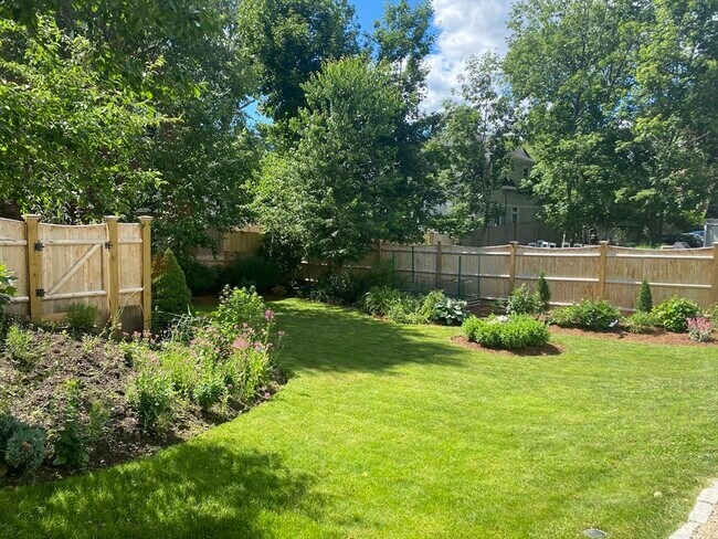 Building Photo - 209 Walnut St