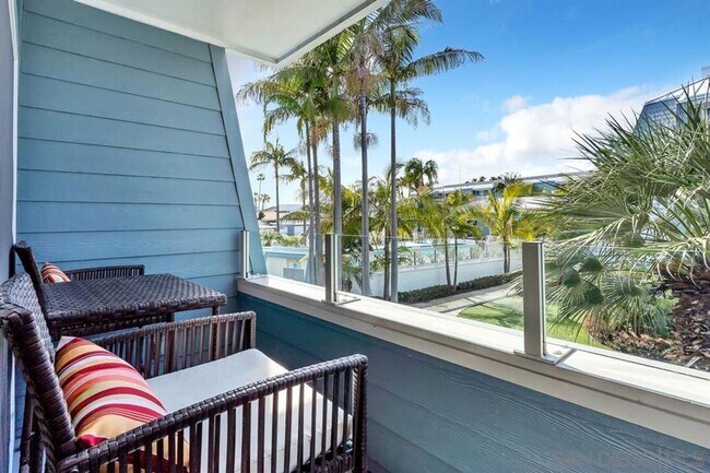 Building Photo - Stunning Condo on the Bay