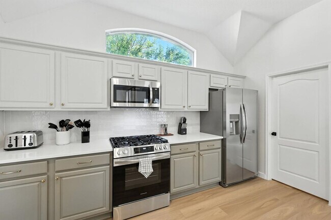 Building Photo - 11911 Rocky Point Dr