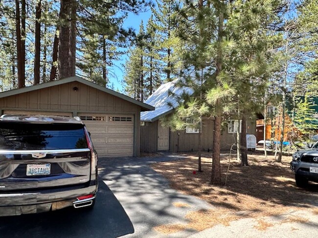 Building Photo - Warm & Inviting Cabin on the Meadow Avail....