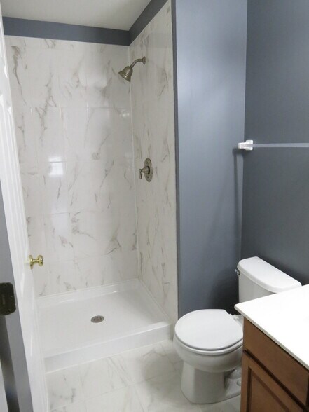 Building Photo - 465 Cary Woods Cir
