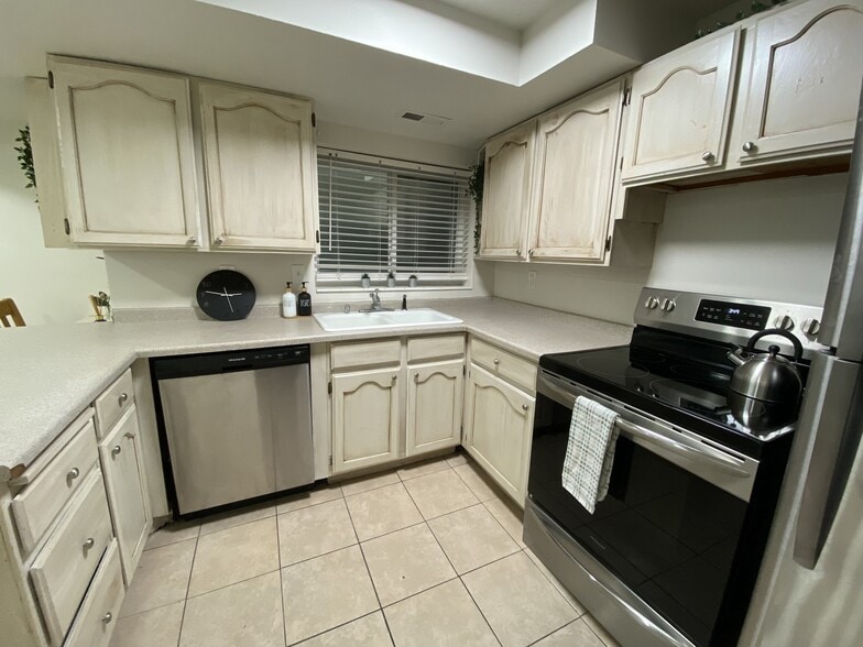 Kitchen - 2243 E 10300 S