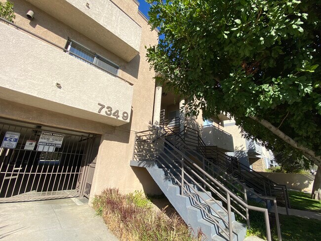 Building Photo - 7349 Balboa Blvd