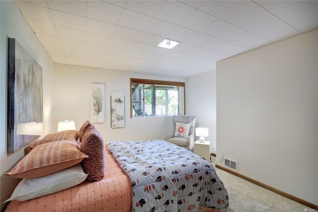 Building Photo - 4Bd/1.75Ba Seattle Home