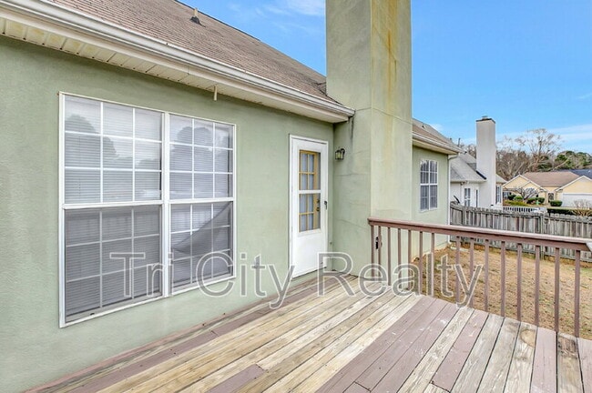 Building Photo - 110 York Ln