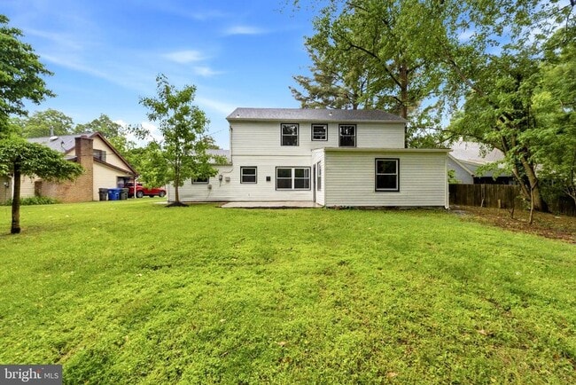 Building Photo - 27 Parkside Cir