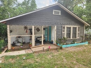 Building Photo - 308 Lake St