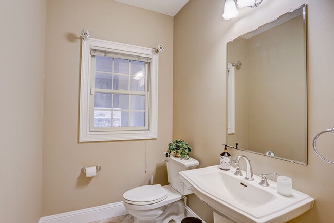 Building Photo - 45 Silver Fox Rd