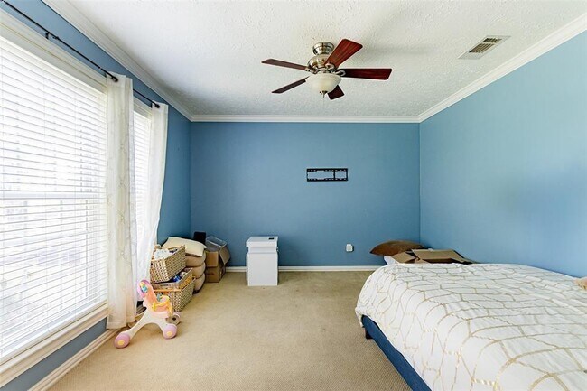 Building Photo - 20307 Hampshire Rocks Dr