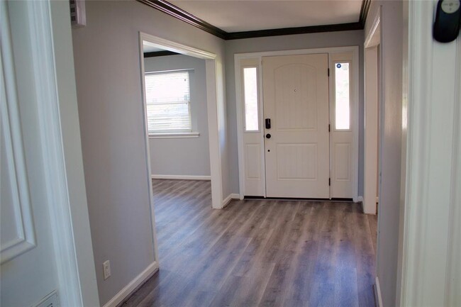 Building Photo - 2015 Tucumcari Dr