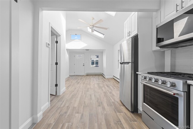 Building Photo - 75 Wisconsin St