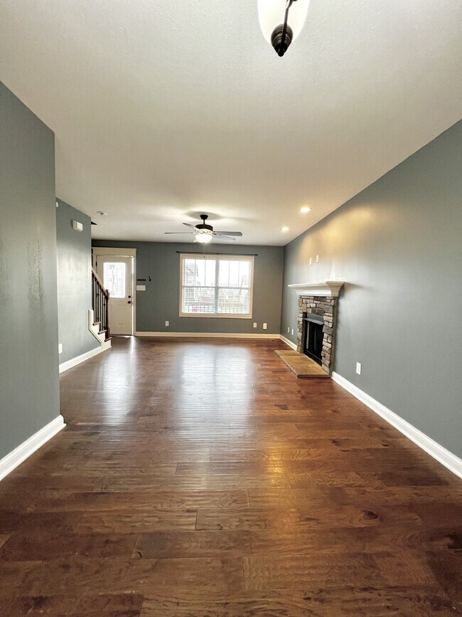 Building Photo - Charming 3BR/2.5BA Home in Clarksville! PE...