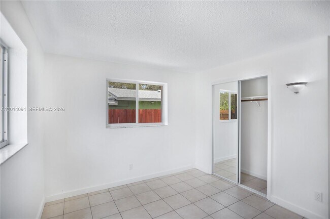 Building Photo - 1522 SW 30th St