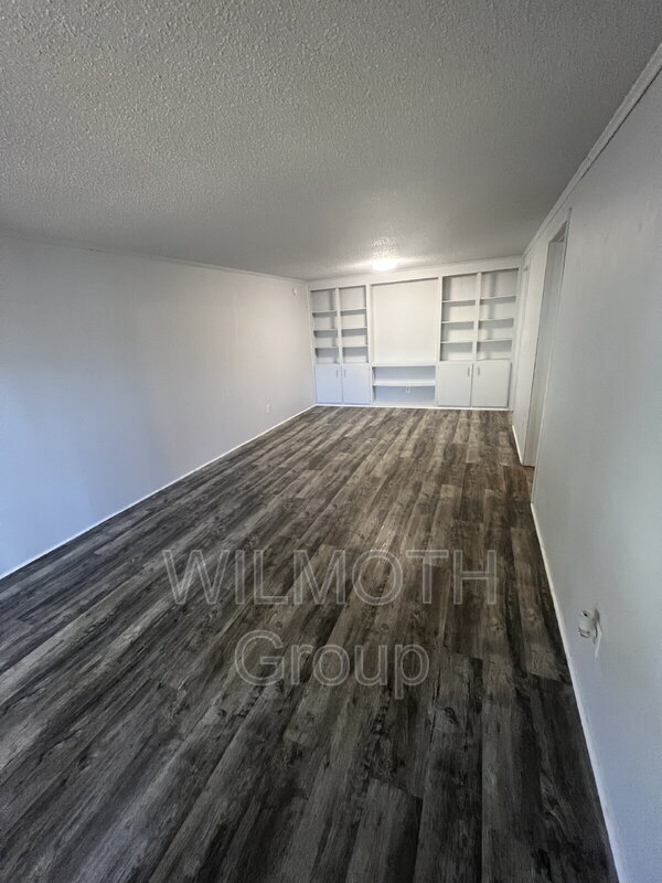 Building Photo - 2000 Indianapolis Rd