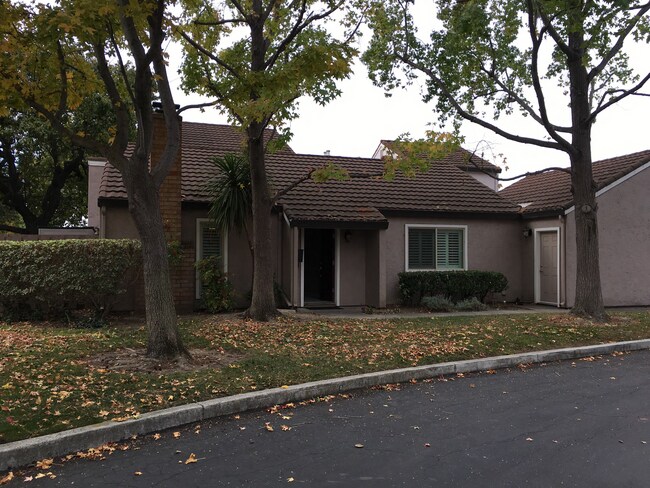 Primary Photo - 2506 Roblar Ln