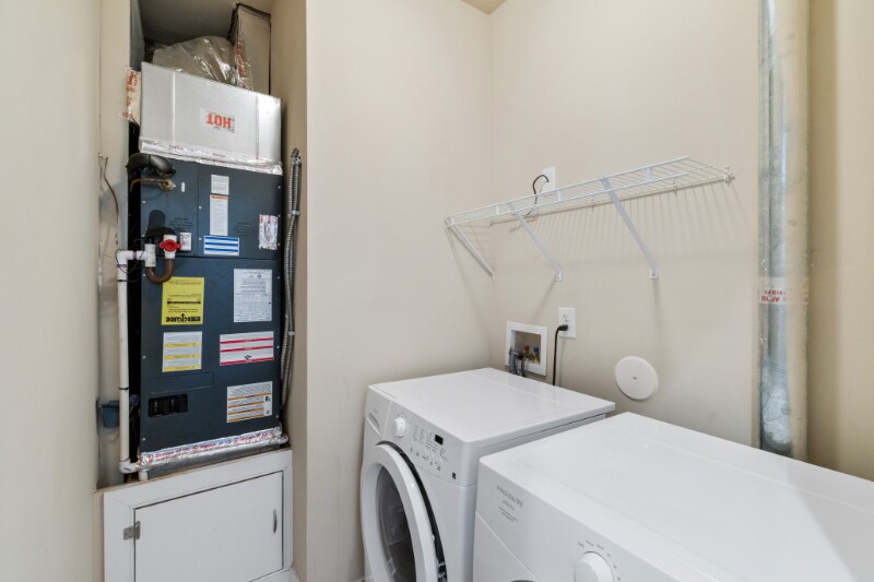 Building Photo - 2102 E Broad St