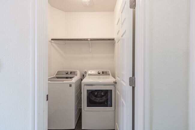Building Photo - 909 Durness Dr