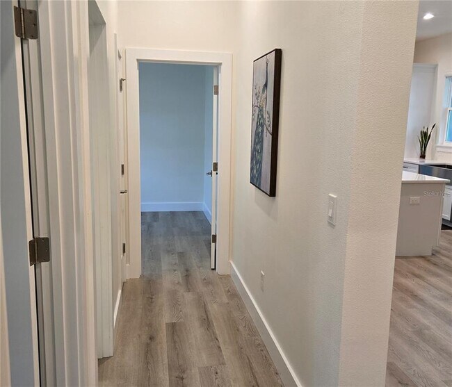 Building Photo - 106 Lake Dr