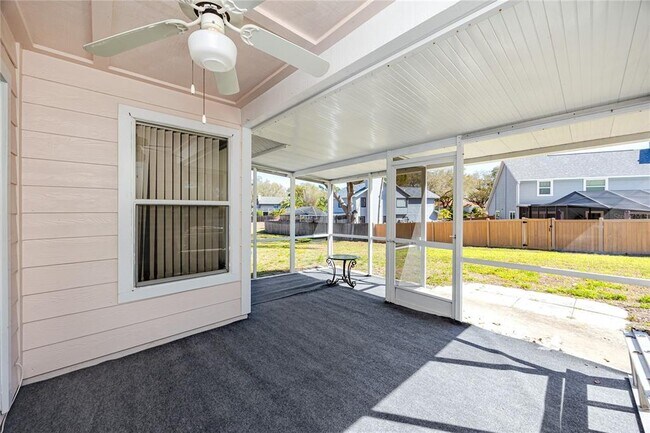 Building Photo - 2411 Bentley Dr