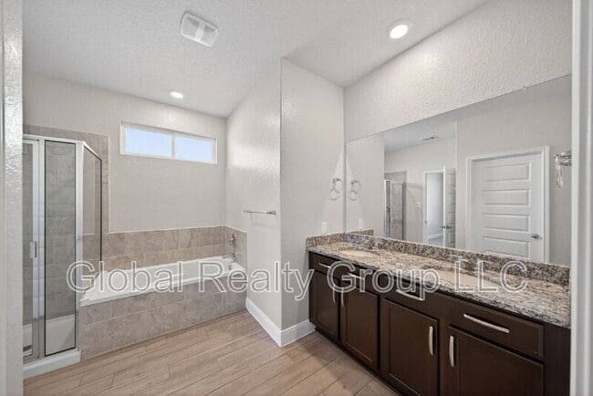 Building Photo - 402 Singing Brk