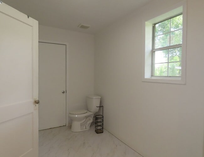Building Photo - Cozy 2 Bedroom 1 Bath in Winona