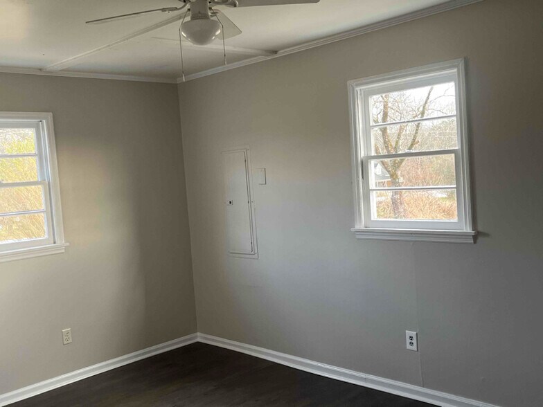 Building Photo - 8402 Duncan Bridge Rd