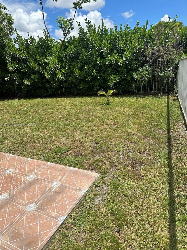 Building Photo - 4025 Pine Ridge Ln