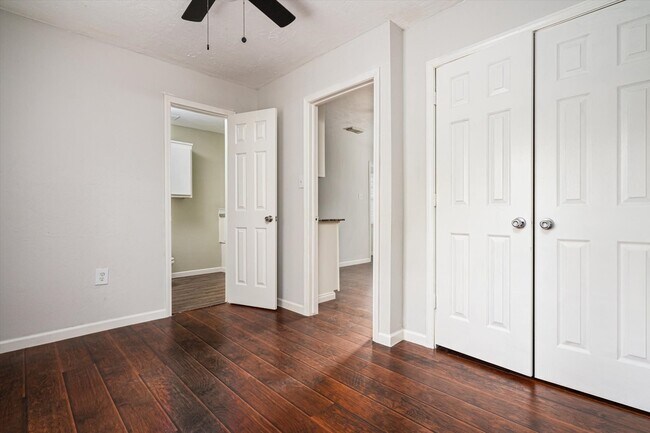 Building Photo - 32726 Riverwood Dr