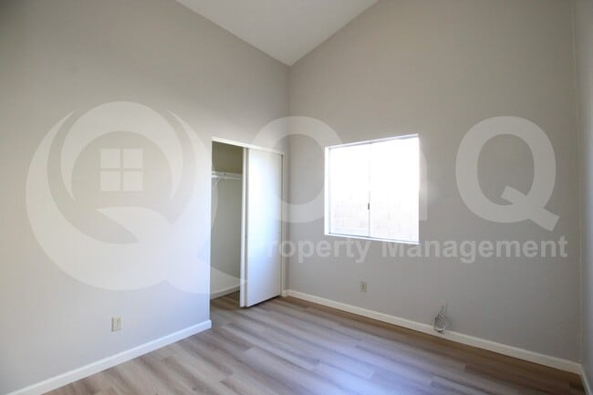 Building Photo - 2329 E Folley St