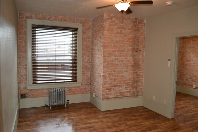 Building Photo - 112 N Pattee St