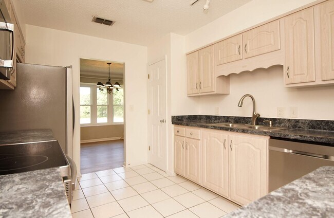 Building Photo - 211 Brian Cir