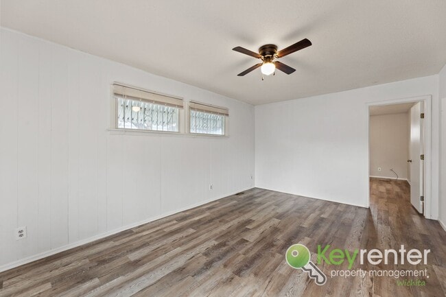 Building Photo - Clean and cute 3 bedroom house near shopping, restaurants, and easy highway access!