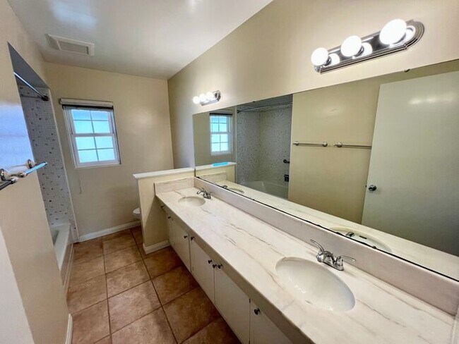 Building Photo - Beautiful 4-Bedroom Home with Modern Upgrades – Spacious 2,820 Sq Ft