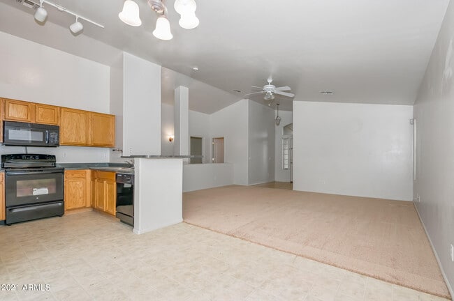 Building Photo - 12417 W Yuma St