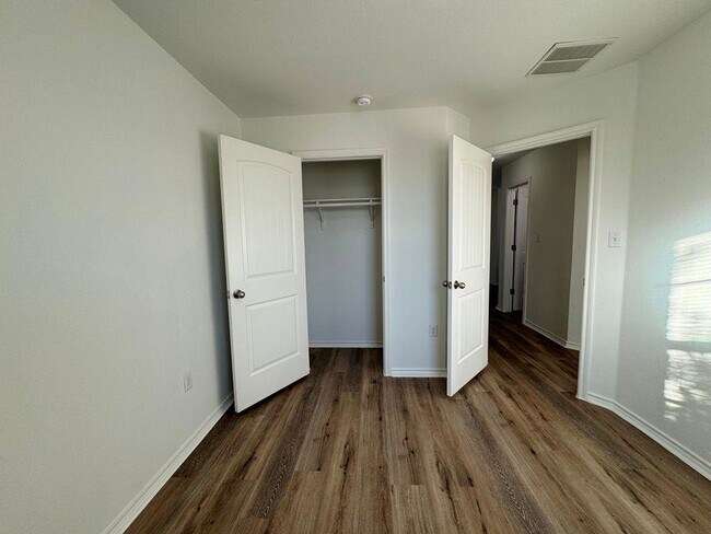 Building Photo - 15206 Walcott Dr