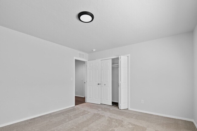 Building Photo - $200.00 Move in Special for September / Oc...