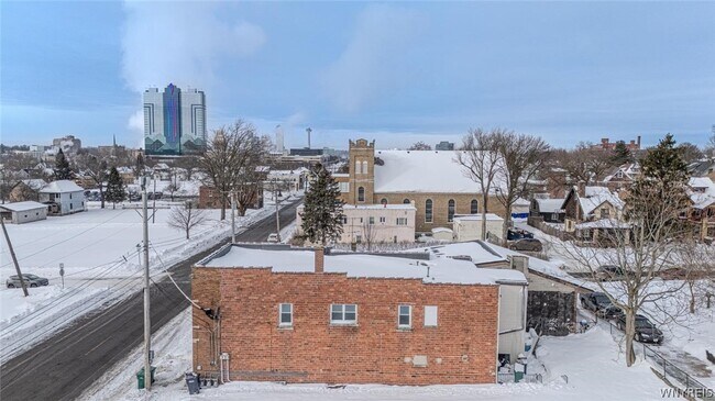 Building Photo - 1204 Niagara St