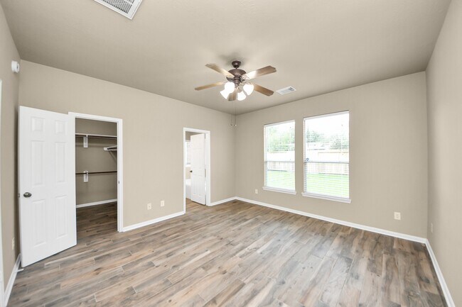 Building Photo - 12902 Meadow Springs Dr