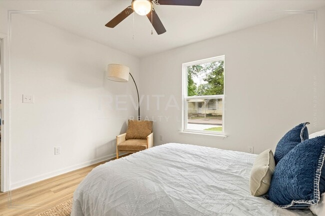Building Photo - A Must-See Brand New 4 Bed/2 Bath Home wit...