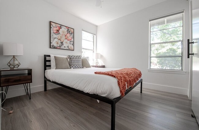 Building Photo - Charming 3/1 South Congress Retreat!