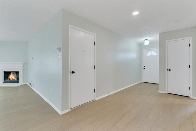 Building Photo - 131 Sandlewood Dr