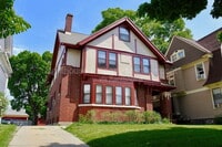 Building Photo - 231 Lyon St NE