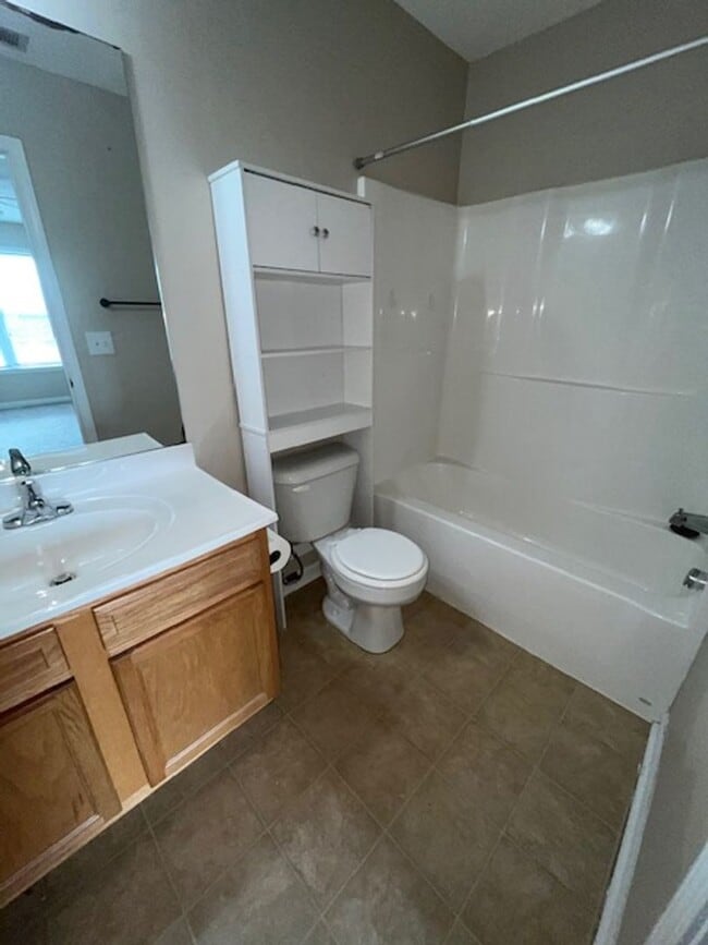 Building Photo - 3-bedroom, 1.5-bathroom home located in the heart of Nicholasville, KY.